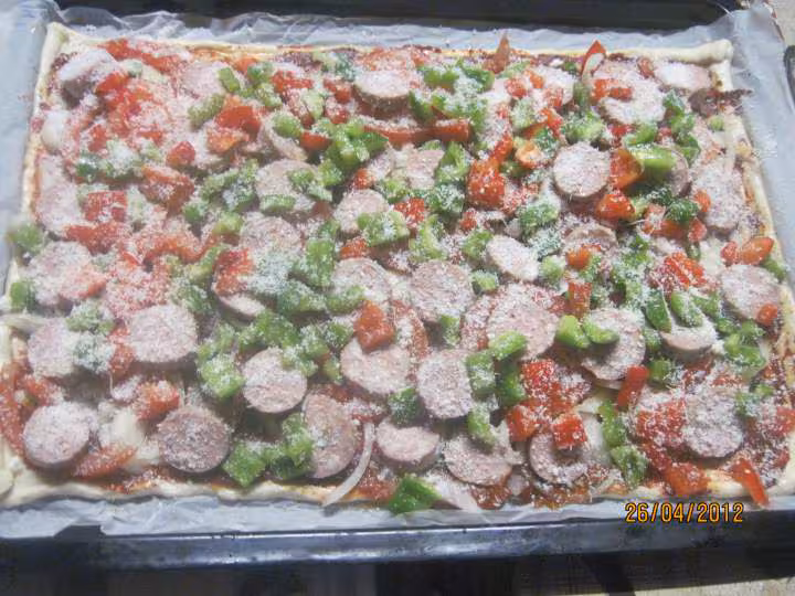 Pizza aux saucisses de toulouse poivrons