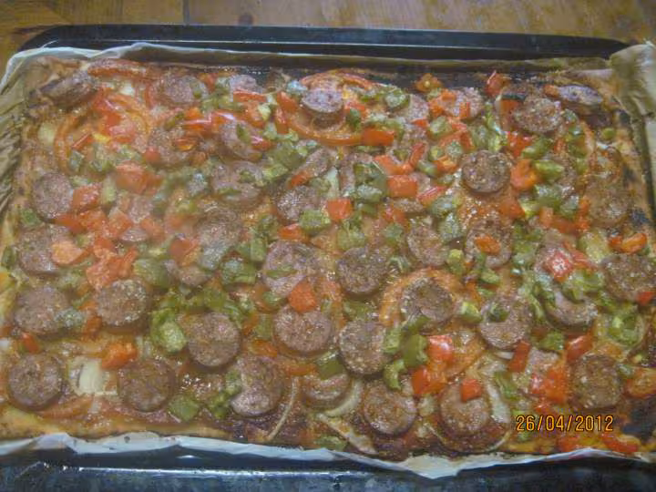 Pizza aux saucisses de toulouse poivrons