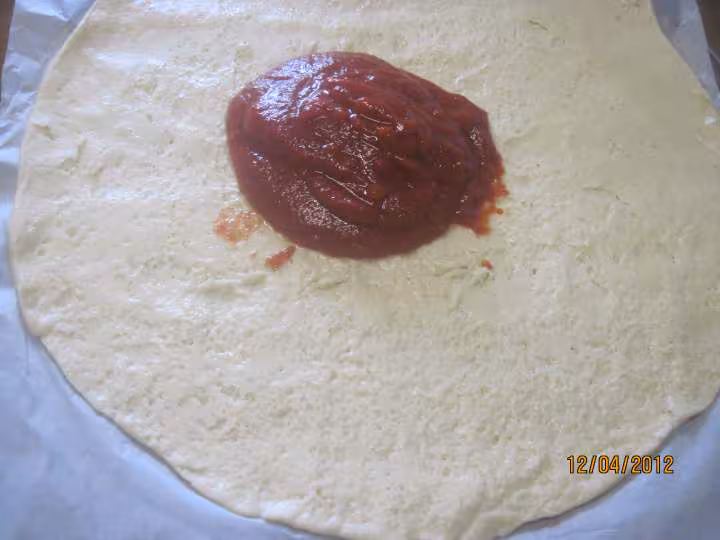 Pizza calzone aux oignons et jambon