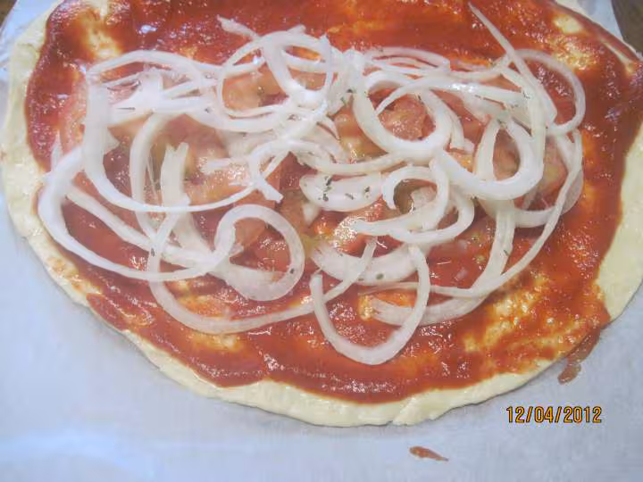 Pizza calzone aux oignons et jambon