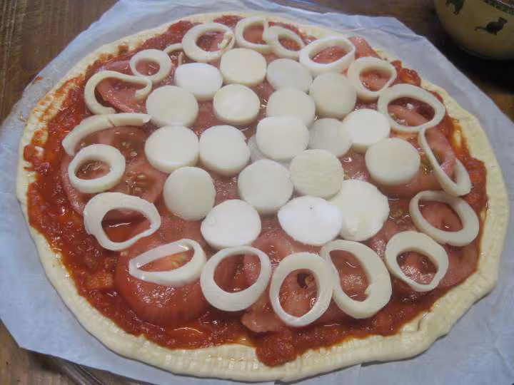 Pizza de coeurs de palmiers et jambon cru