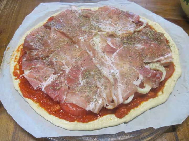 Pizza de coeurs de palmiers et jambon cru