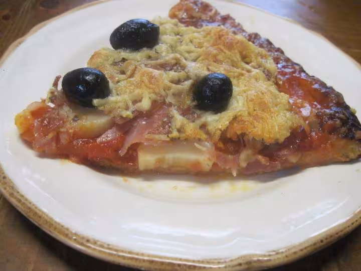 Pizza de coeurs de palmiers et jambon cru