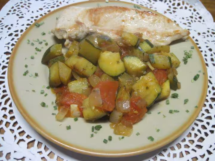Poelees de courgettes tomate aux escalopes de dinde