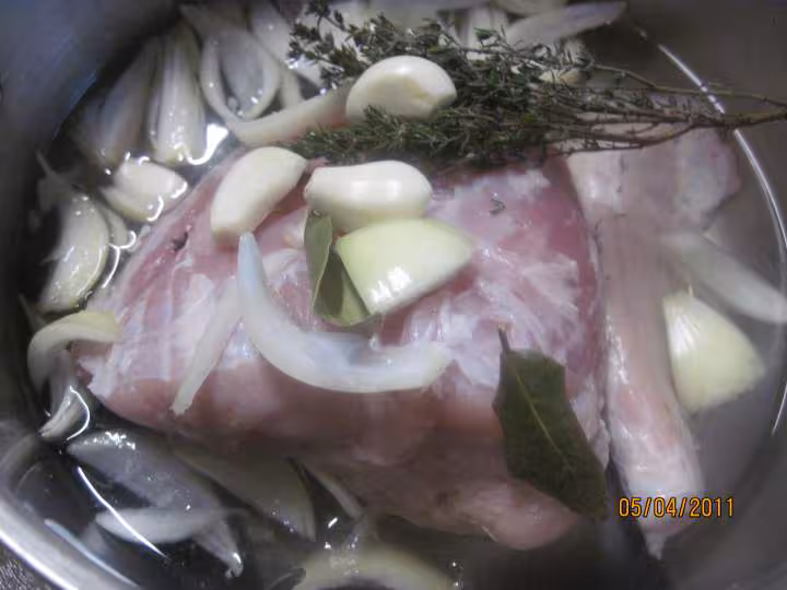 Pointe de porc avec os aux pois casses