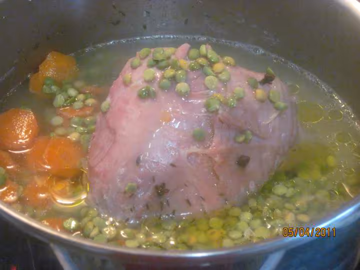 Pointe de porc avec os aux pois casses
