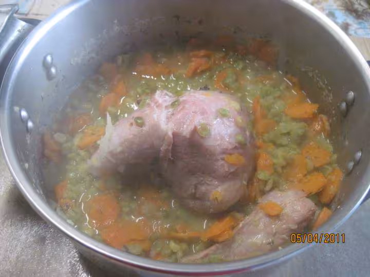 Pointe de porc avec os aux pois casses