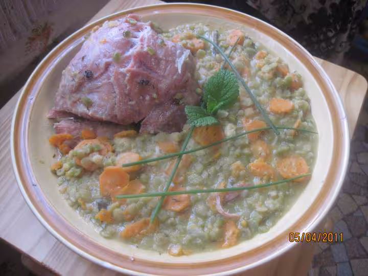 Pointe de porc avec os aux pois casses