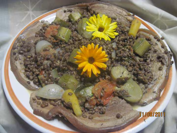 Poitrine de porc aux lentilles a la creme fraiche