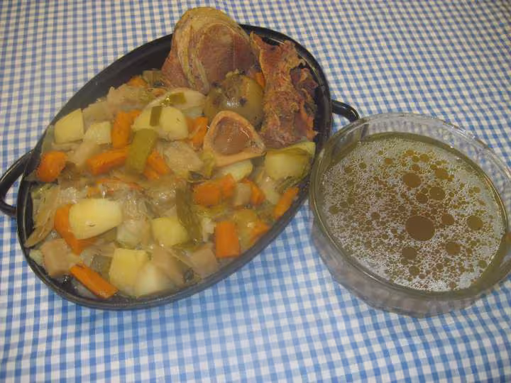 Pot au feu de legumes et viandes maison