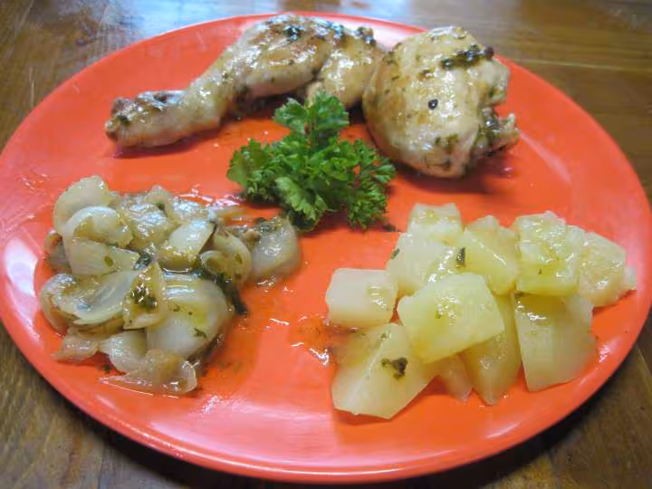 Poulet aux petits oignons blancs nouveaux