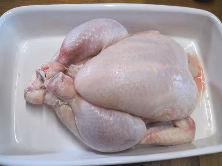 Poulet aux petits oignons blancs nouveaux
