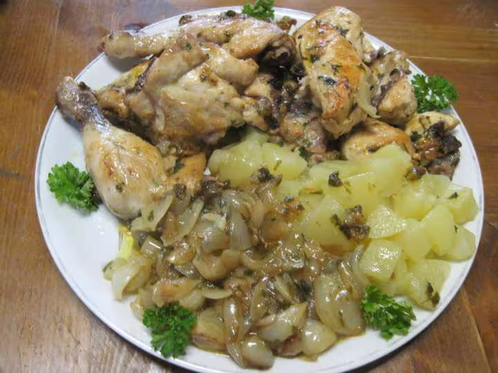 Poulet aux petits oignons blancs nouveaux