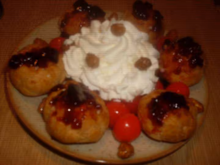 Profiteroles aux bigarreaux