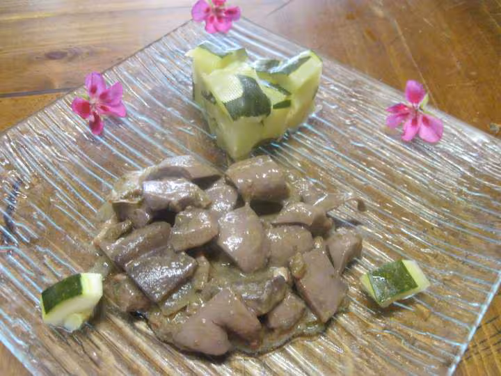 Rognons de porc au courgette en sauce de vin blanc