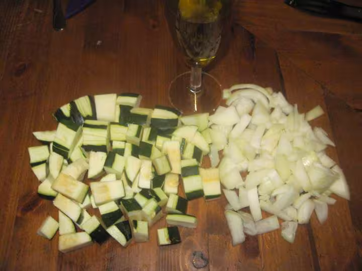 Rognons de porc au courgette en sauce de vin blanc