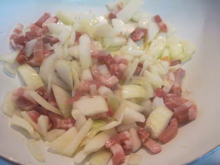 Rognons de porc au courgette en sauce de vin blanc