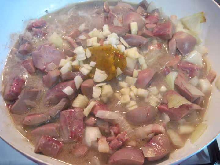 Rognons de porc au courgette en sauce de vin blanc
