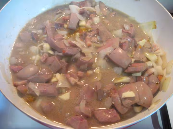 Rognons de porc au courgette en sauce de vin blanc