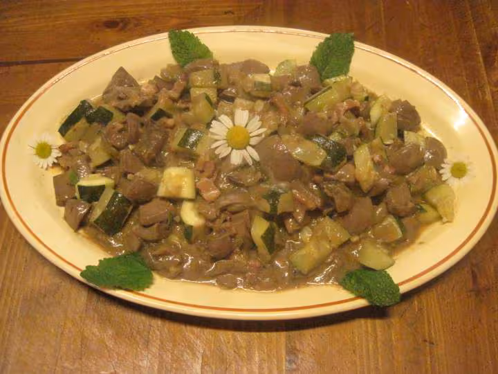 Rognons de porc au courgette en sauce de vin blanc