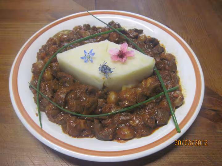 Rognons de porc aux champignons en sauce tomates cuisinee
