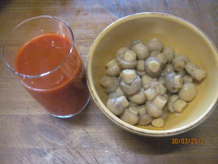 Rognons de porc aux champignons en sauce tomates cuisinee