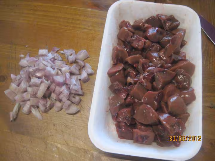 Rognons de porc aux champignons en sauce tomates cuisinee