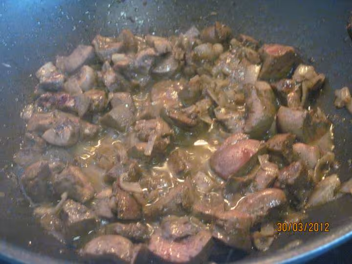 Rognons de porc aux champignons en sauce tomates cuisinee