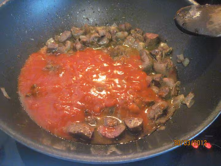 Rognons de porc aux champignons en sauce tomates cuisinee