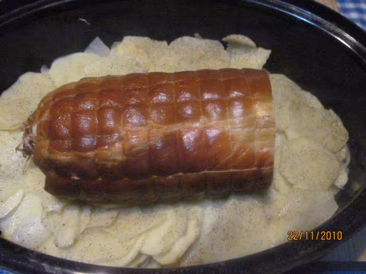 Roti de kassler aux pommes de terre en cocotte