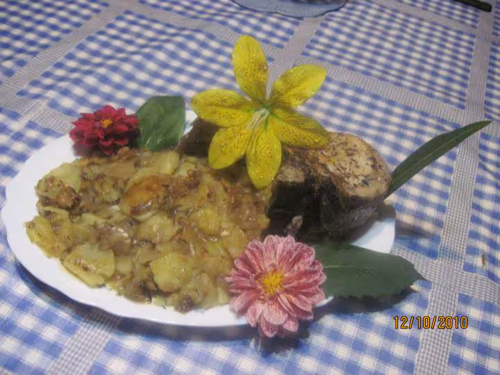 Roti de porc a l etouffe p de terre et oignons