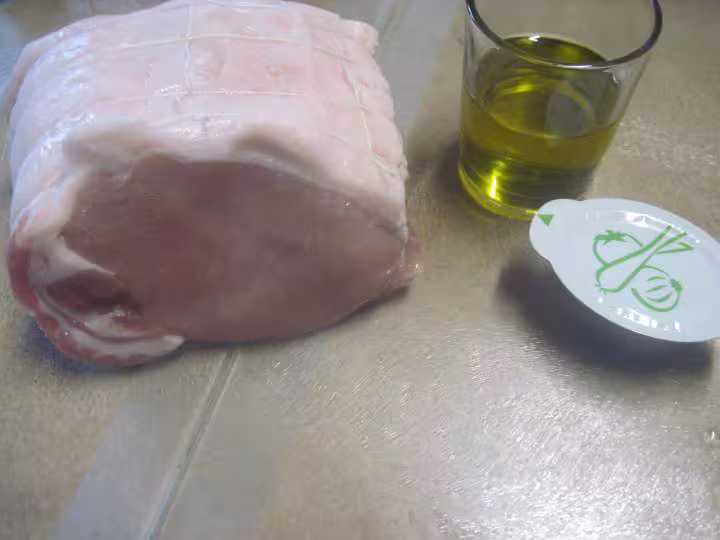 Roti de porc cuit sur un lit d endives