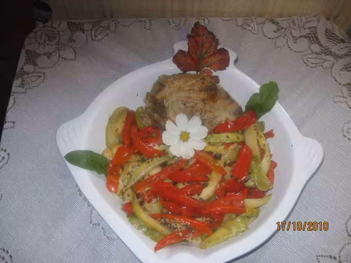 Roti de veau courgette poivrons sauce de fond veau