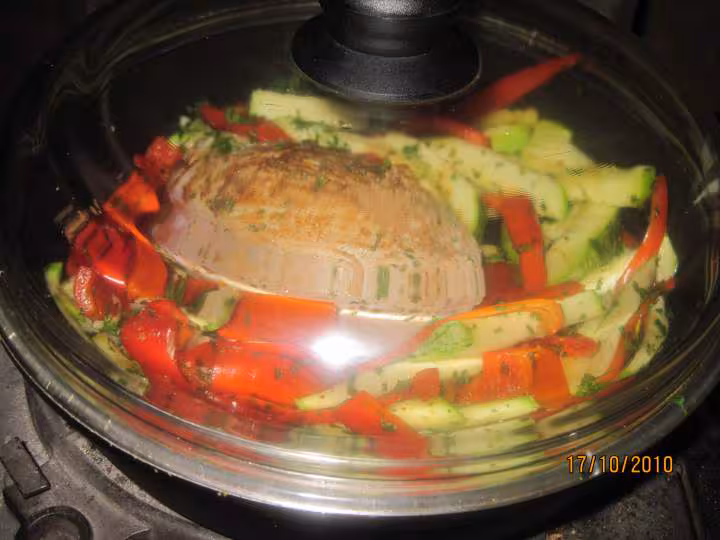 Roti de veau courgette poivrons sauce de fond veau