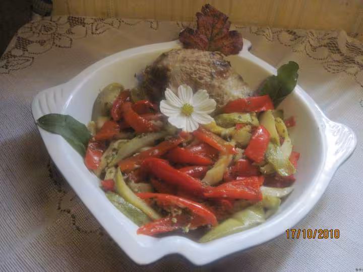 Roti de veau courgette poivrons sauce de fond veau
