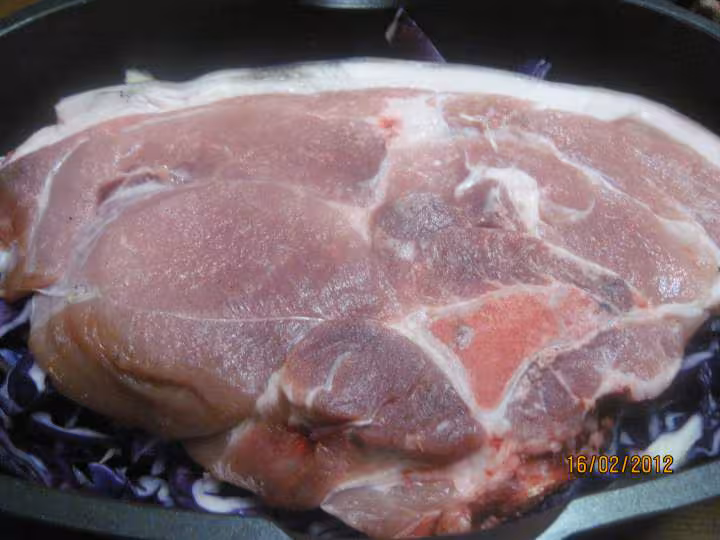 Rouelle de porc au chou rouge a l etouffer