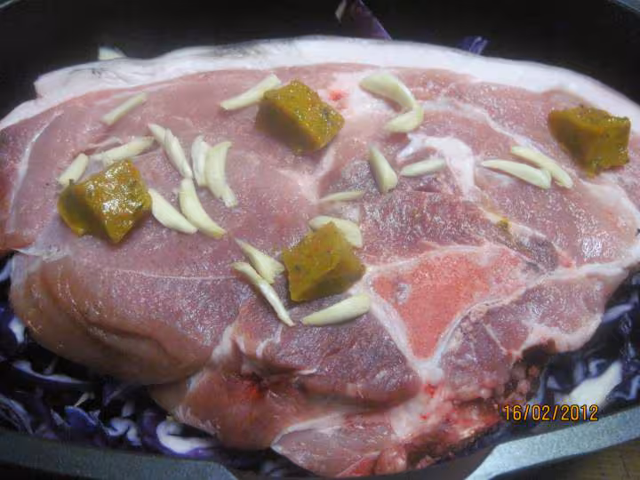 Rouelle de porc au chou rouge a l etouffer