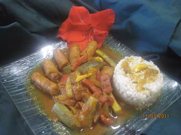 Rougail de petites saucisses legumes riz