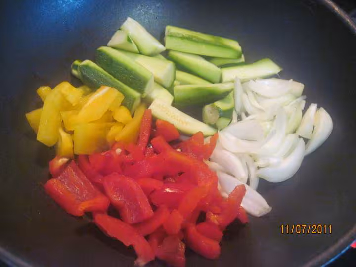 Rougail de petites saucisses legumes riz