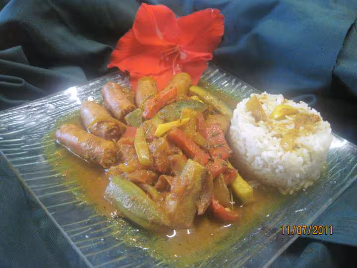Rougail de petites saucisses legumes riz