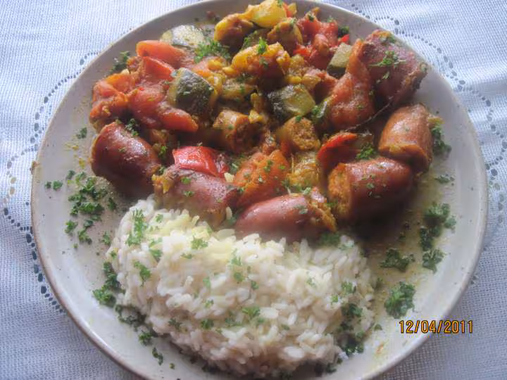 Rougail de sauisses fumees aux legumes
