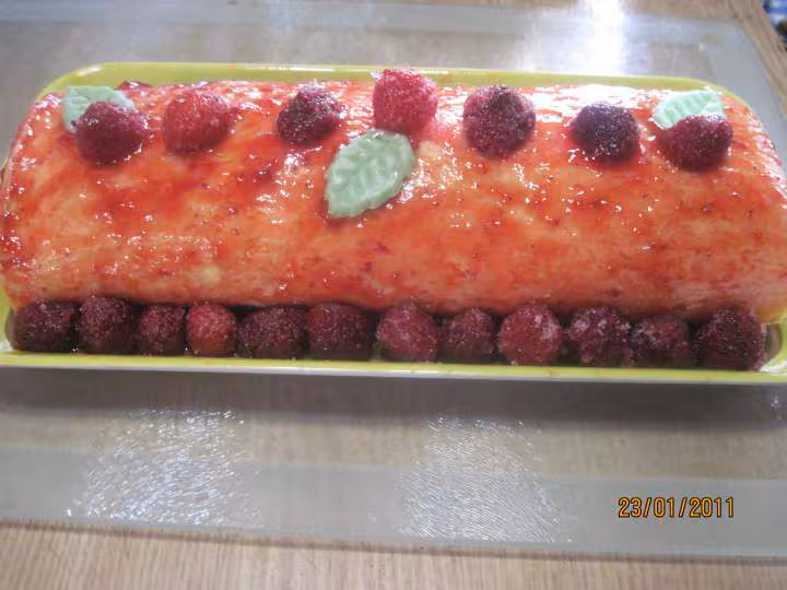 Roule a la confiture de fraises et framboise