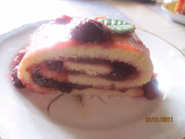 Roule a la confiture de fraises et framboise