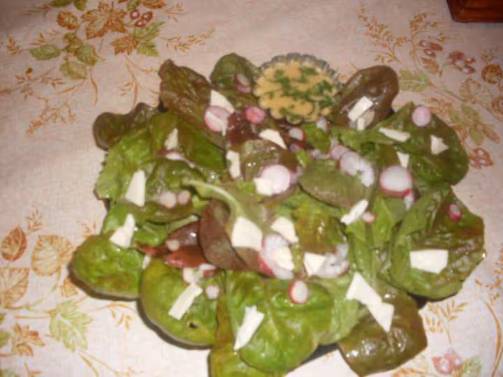 Salade accompagnee en entee