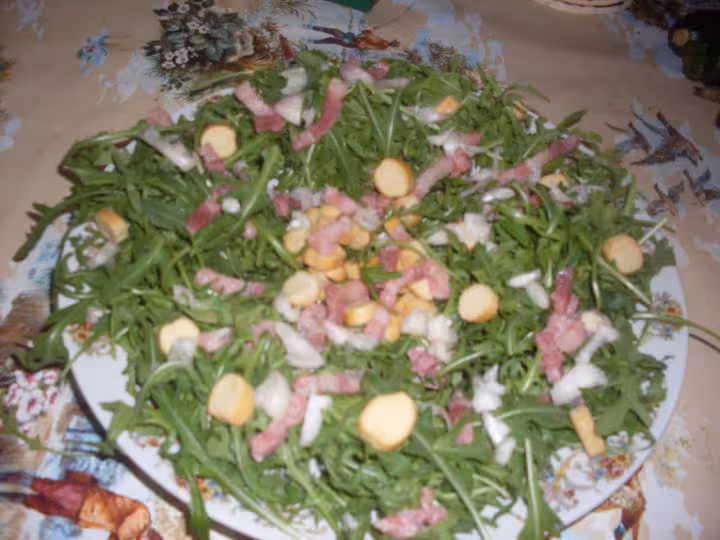Salade de roquette aux lardons