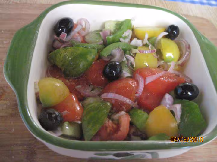 Salade de tomates de 3 varietes a l echalotes