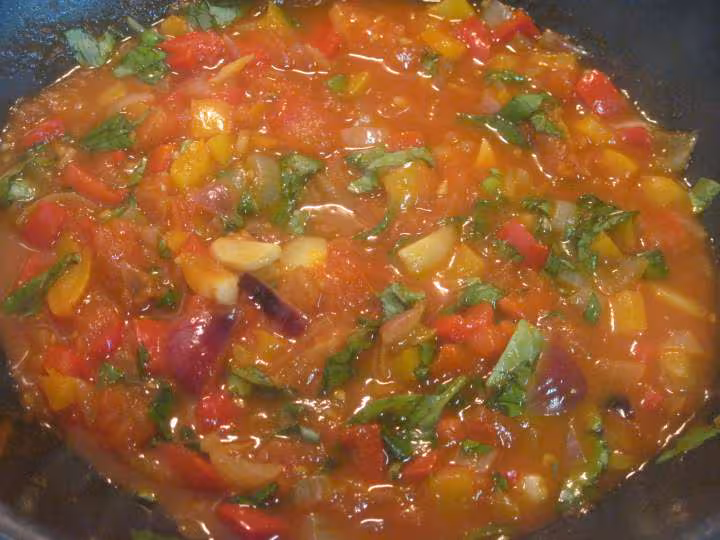 Sauce tomate aux poivrons et basilic