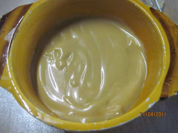 Sauce vinaigrette assaisonnee feuilles de menthe citronnee