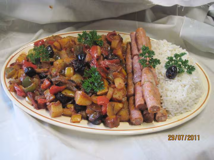 Saucisses de porc aux legumes varies