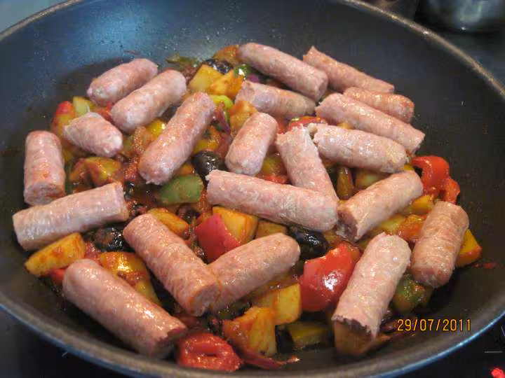 Saucisses de porc aux legumes varies